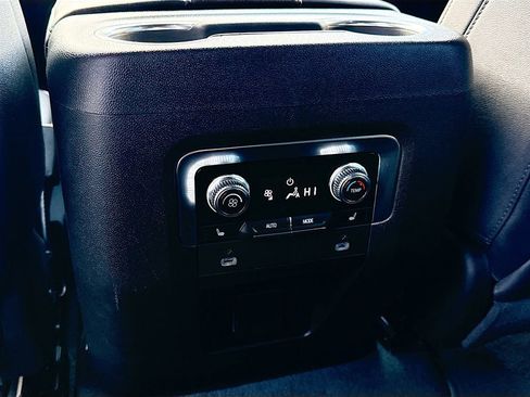 Used 2023 GMC Yukon SLT image 27