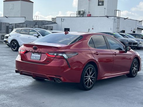 Used 2022 Toyota Camry SE w/ Carpet Mat Package (TMS) image 8