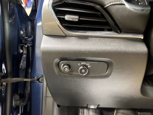 Certified 2023 Chevrolet Traverse LT image 17