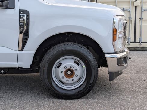 New 2026 Ford F350 XL w/ XL Chrome Package image 10