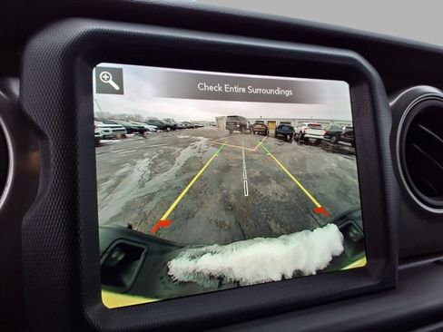 Used 2023 Jeep Gladiator Willys image 6