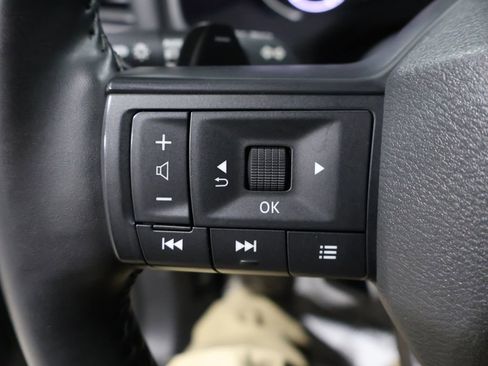 Used 2025 Nissan Rogue SV image 35