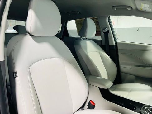 Used 2025 Hyundai Kona SEL image 29