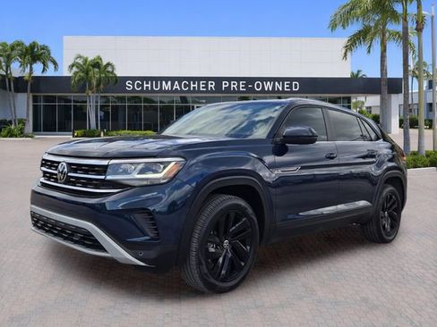 Used 2023 Volkswagen Atlas Cross Sport SE w/ Panoramic Sunroof Package FWD image 3