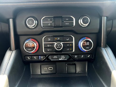 Used 2022 GMC Yukon XL AT4 image 17