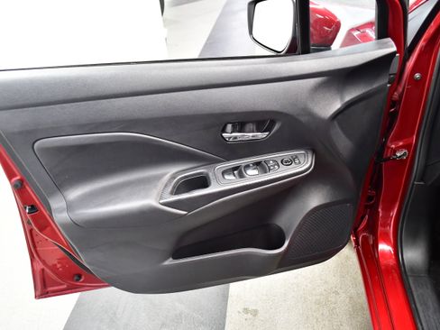 Used 2025 Nissan Versa SV FWD image 16