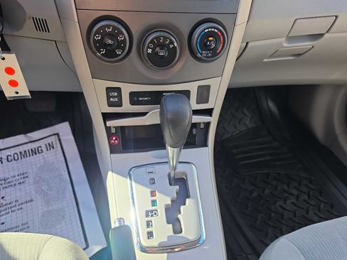 Used 2013 Toyota Corolla LE FWD image 18