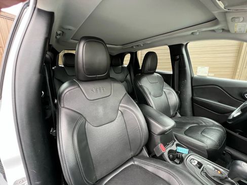 Used 2021 Jeep Cherokee Latitude Lux w/ Sun & Sound Group image 25