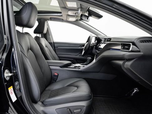 Used 2019 Toyota Camry XSE image 22