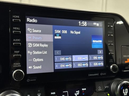 Used 2020 Toyota Highlander XLE AWD/4WD image 14