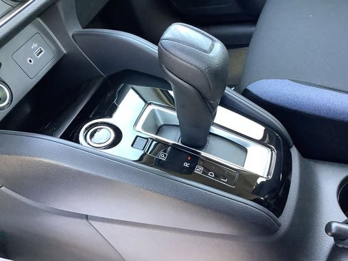 Used 2025 Nissan Versa SV w/ Trunk Package image 28