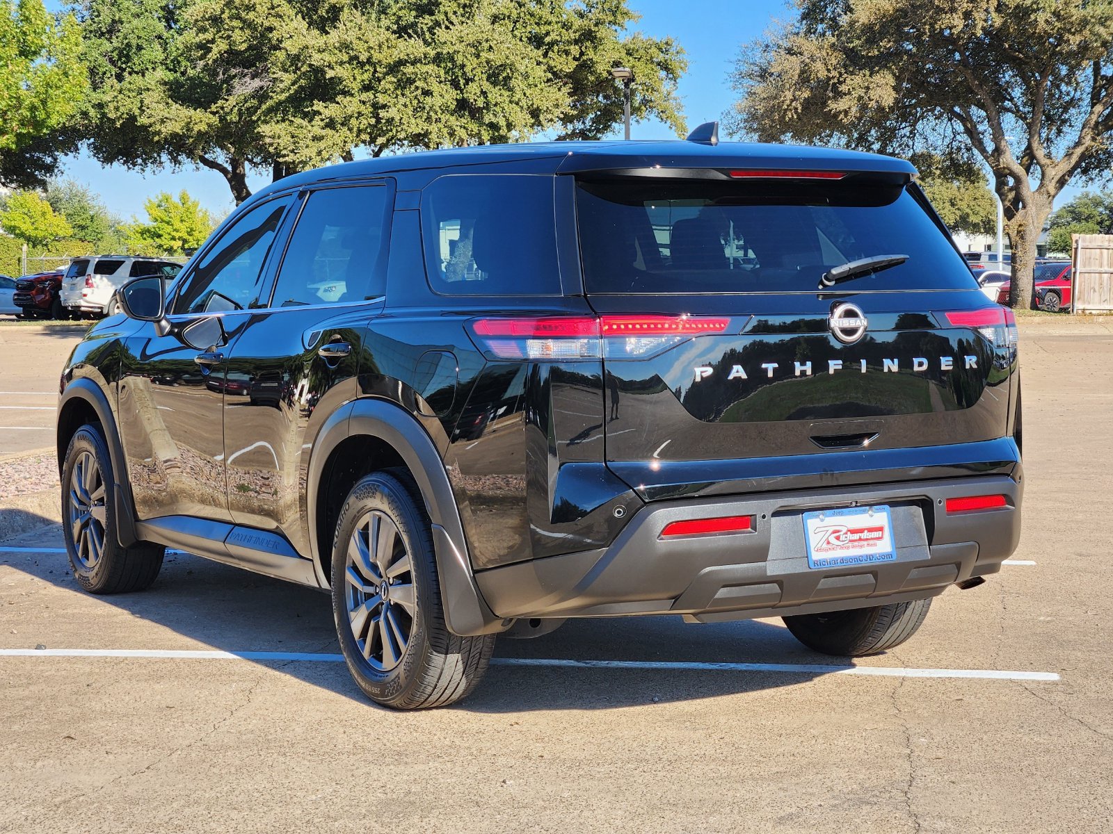 Used 2024 Nissan Pathfinder S FWD image 4