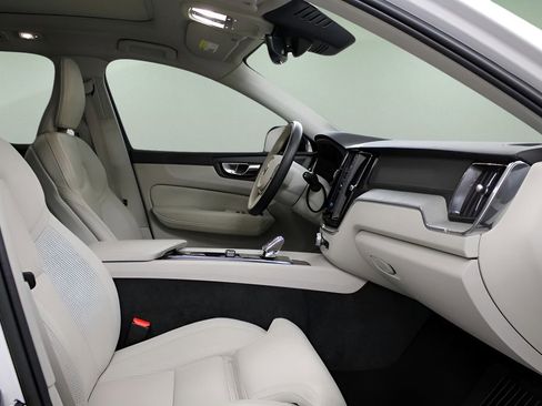 Certified 2023 Volvo XC60 B5 Ultimate w/ Climate Package image 34