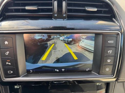 Used 2017 Jaguar F-PACE R-Sport image 25