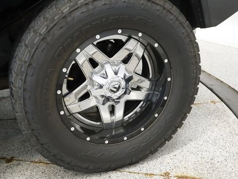 Used 2004 HUMMER H2 w/ Preferred Equipment Group AWD/4WD image 13