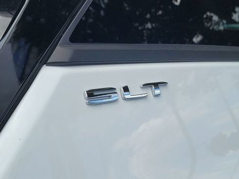 Certified 2024 GMC Terrain SLT FWD image 9