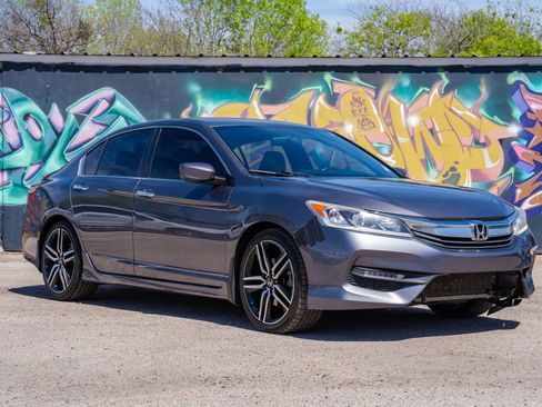 Used 2017 Honda Accord Sport image 5