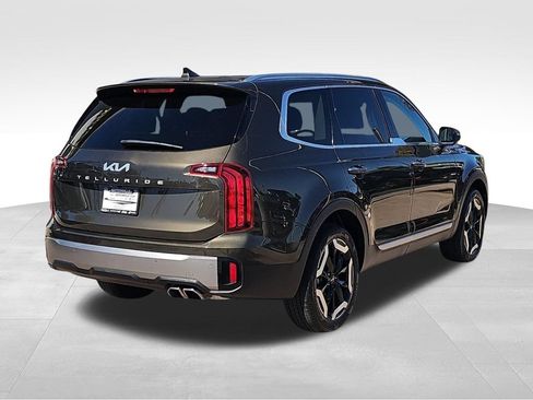 Used 2025 Kia Telluride S FWD image 3