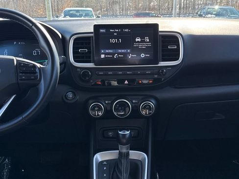 Used 2024 Hyundai Venue SEL image 23