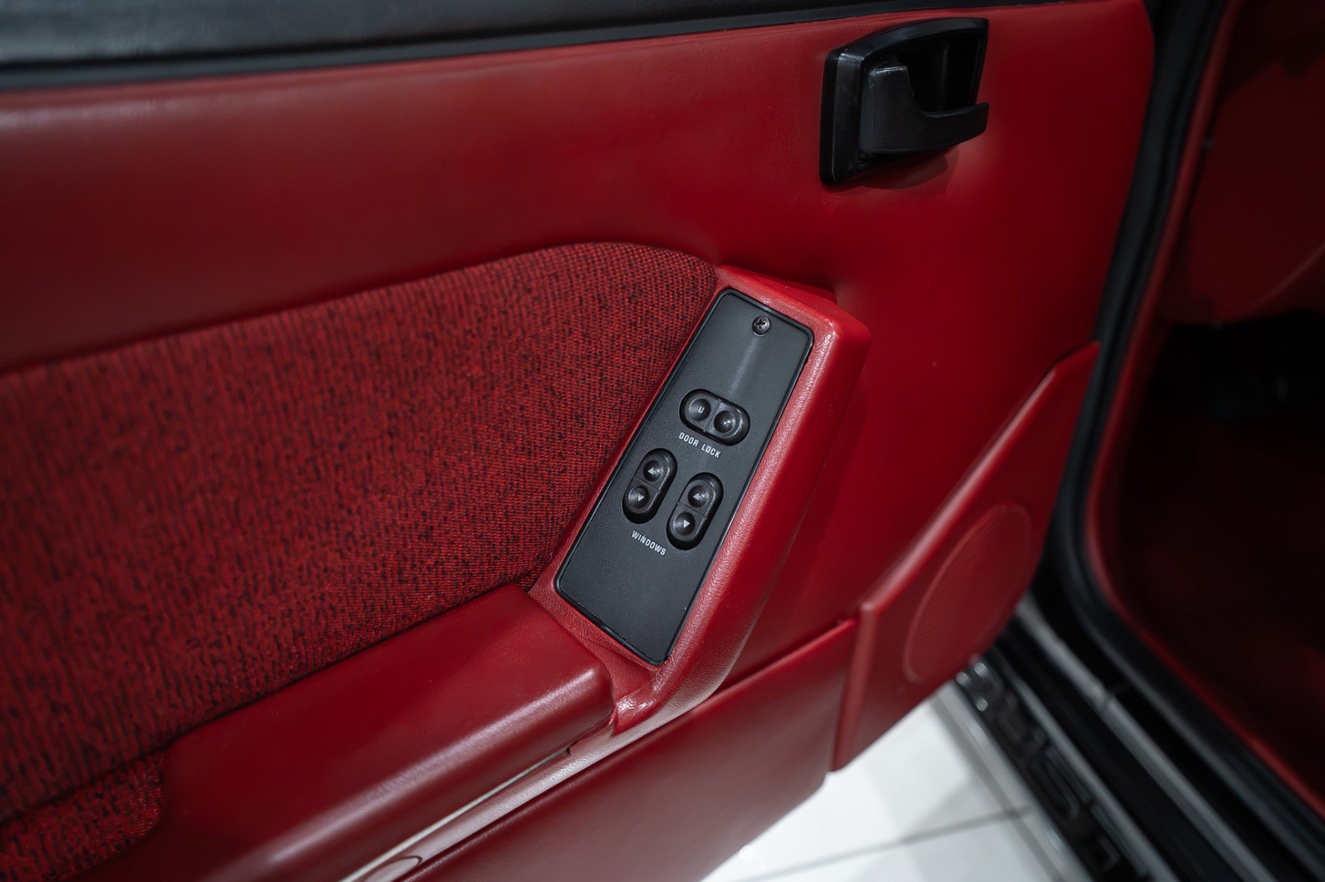 Used 1990 Ford Mustang GT RWD image 6