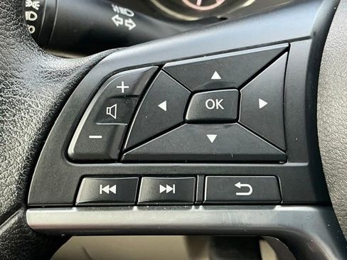 Used 2025 Nissan Altima 2.5 SV FWD image 24