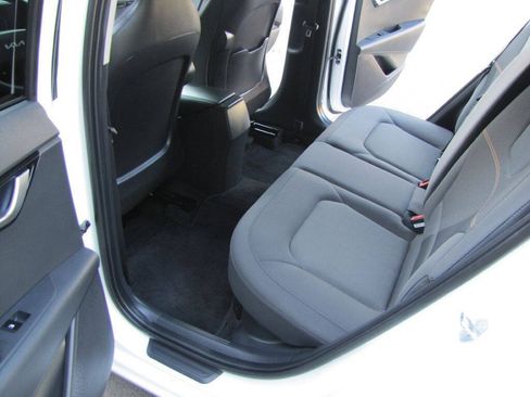 Used 2024 Kia Niro LX FWD image 26