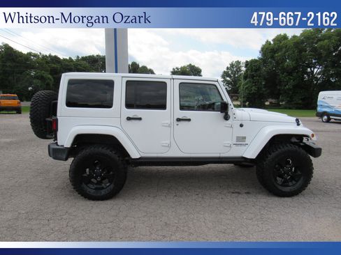 Used 2015 Jeep Wrangler Unlimited Sahara AWD/4WD image 16