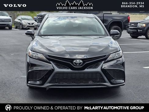 Used 2022 Toyota Camry SE FWD image 2