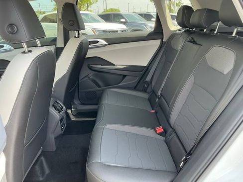 New 2026 Volkswagen Taos SE FWD image 13