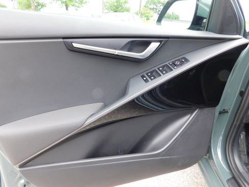 Used 2023 Kia Niro Wind FWD image 13