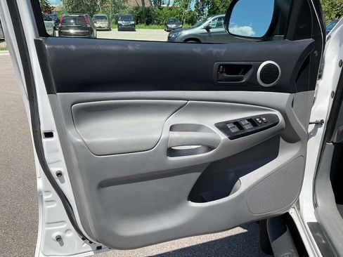 Used 2014 Toyota Tacoma 4x4 Double Cab w/ SR5 Package image 25