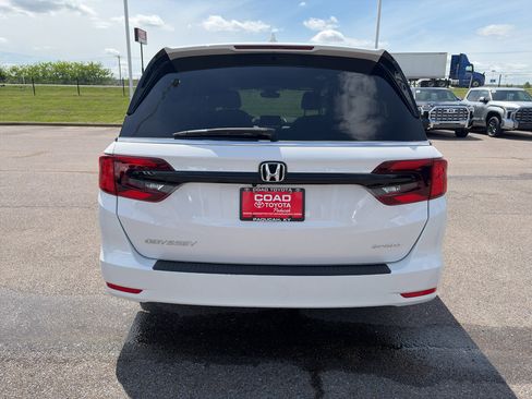 Used 2024 Honda Odyssey Sport image 4