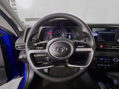 Certified 2023 Hyundai Elantra SEL w/ Preferred Accessory Package image 11