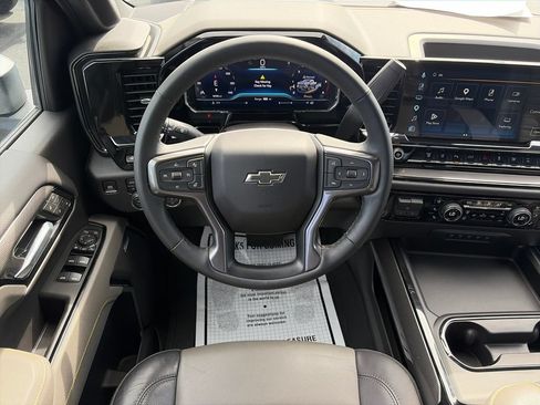 Used 2025 Chevrolet Silverado 2500 ZR2 w/ Technology Package AWD/4WD image 12
