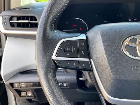 Used 2025 Toyota Sienna XLE FWD image 24