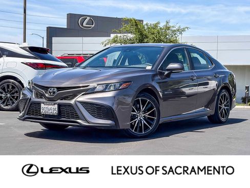 Used 2023 Toyota Camry SE w/ Blackout Package (TMS) FWD image 1