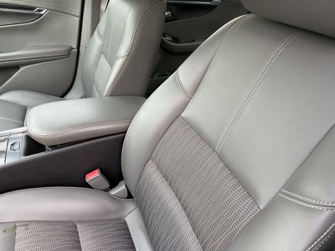 Used 2014 Chevrolet Impala LT w/ Convenience Package image 24