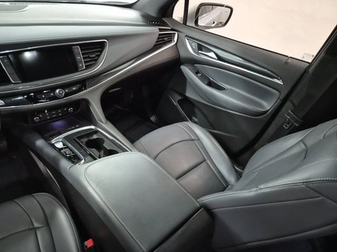 Used 2022 Buick Enclave Essence w/ Sport Touring Edition image 14