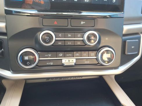 Used 2022 Ford Expedition XLT image 15