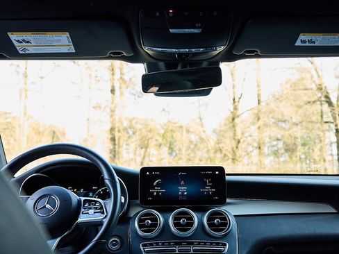Used 2022 Mercedes-Benz GLC 300 4MATIC image 16