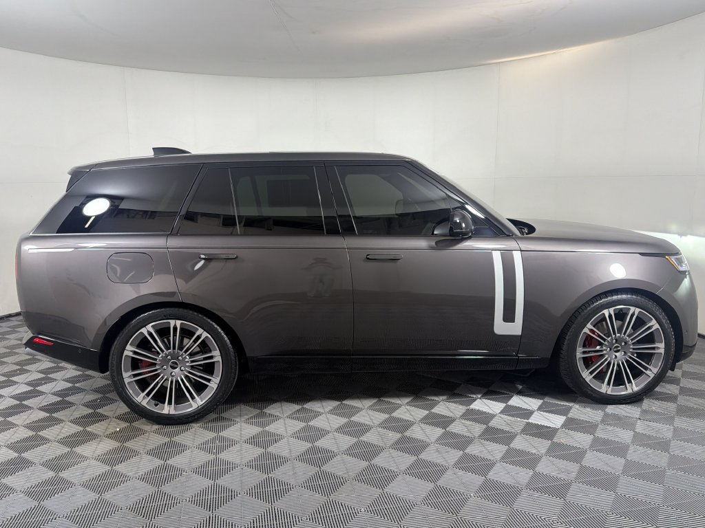 Used 2025 Land Rover Range Rover SE AWD/4WD image 13