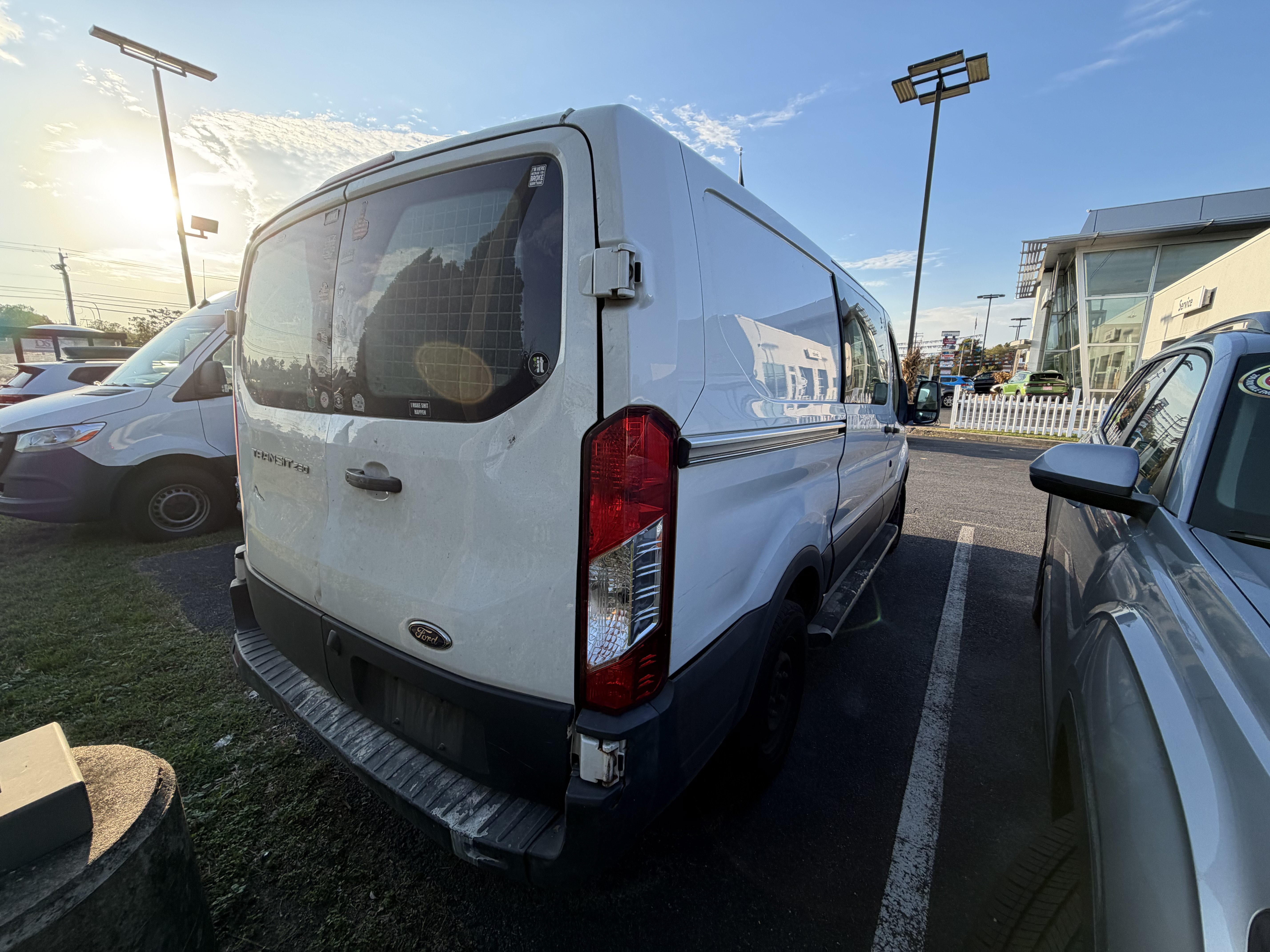 Used 2018 Ford Transit 250 130 Low Roof w/ Exterior Upgrade Package RWD image 9