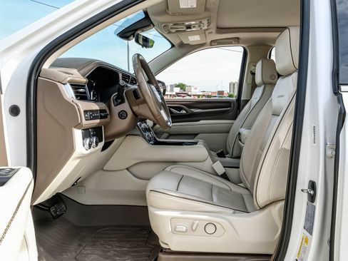 Used 2021 GMC Yukon XL Denali w/ Denali Premium Package RWD image 4
