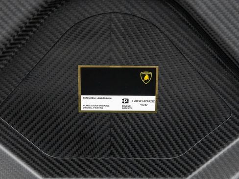 Used 2024 Lamborghini Revuelto image 40