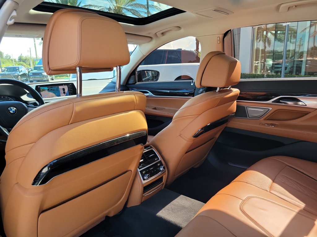 Used 2022 BMW 740i w/ Premium Package RWD image 17