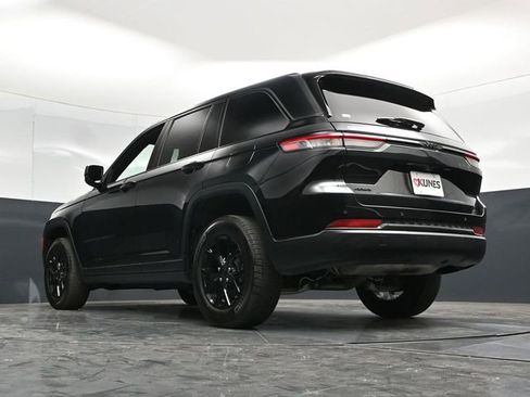 Used 2025 Jeep Grand Cherokee Altitude AWD/4WD image 56