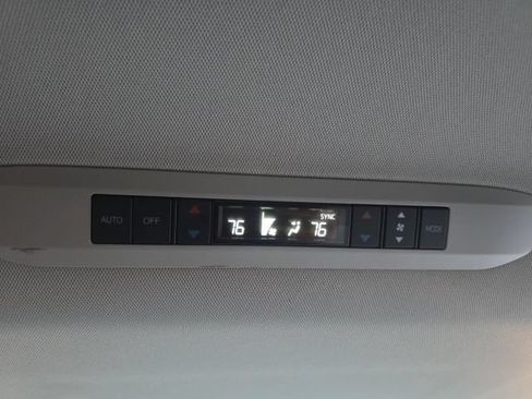Used 2026 Toyota Sienna XLE FWD image 17
