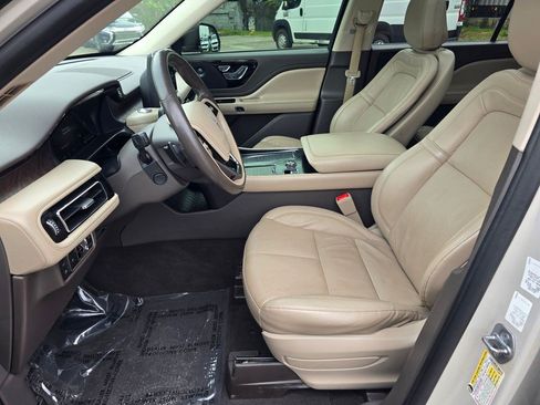 Used 2020 Lincoln Aviator Grand Touring w/ Equipment Group 301A AWD/4WD image 18