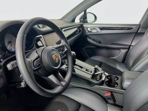 Certified 2023 Porsche Macan S image 4