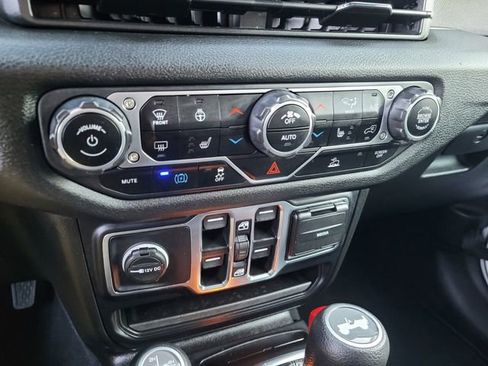 Used 2024 Jeep Wrangler Unlimited w/ Convenience Group image 28